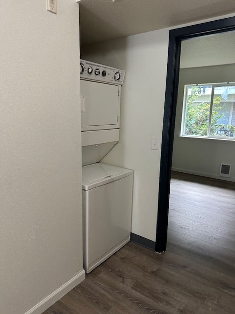 Portland Apartment: 12026 SE Ash St