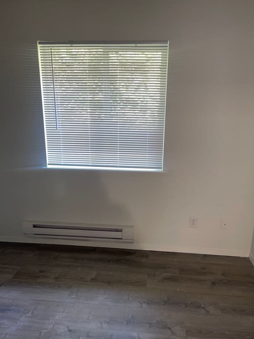Portland Apartment: 12026 SE Ash St