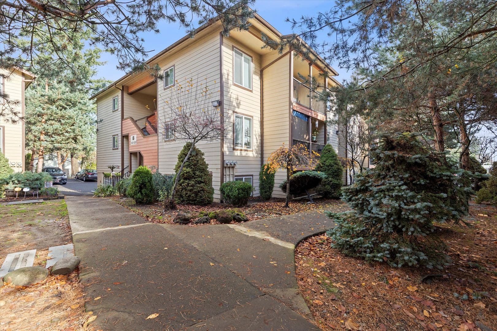 Portland Apartment: 13801-13865 SE Stark