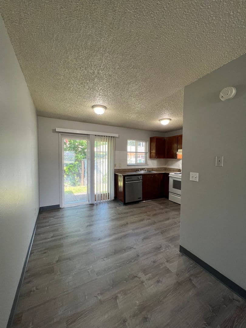Portland Apartment: 878 SE 187th