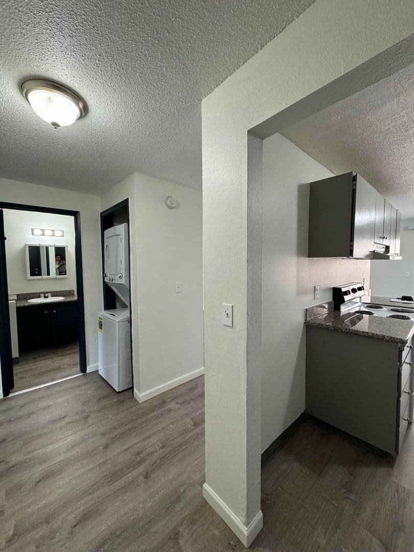 Portland Apartment: 621 NE 162nd