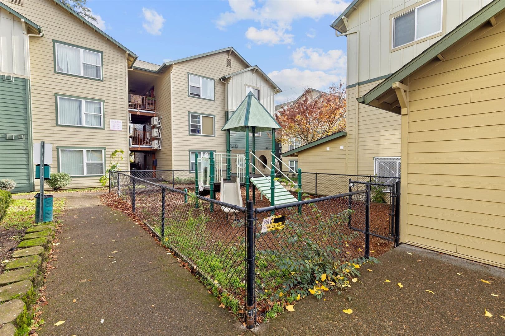 Portland Apartment: 450 SE 127th Ave.