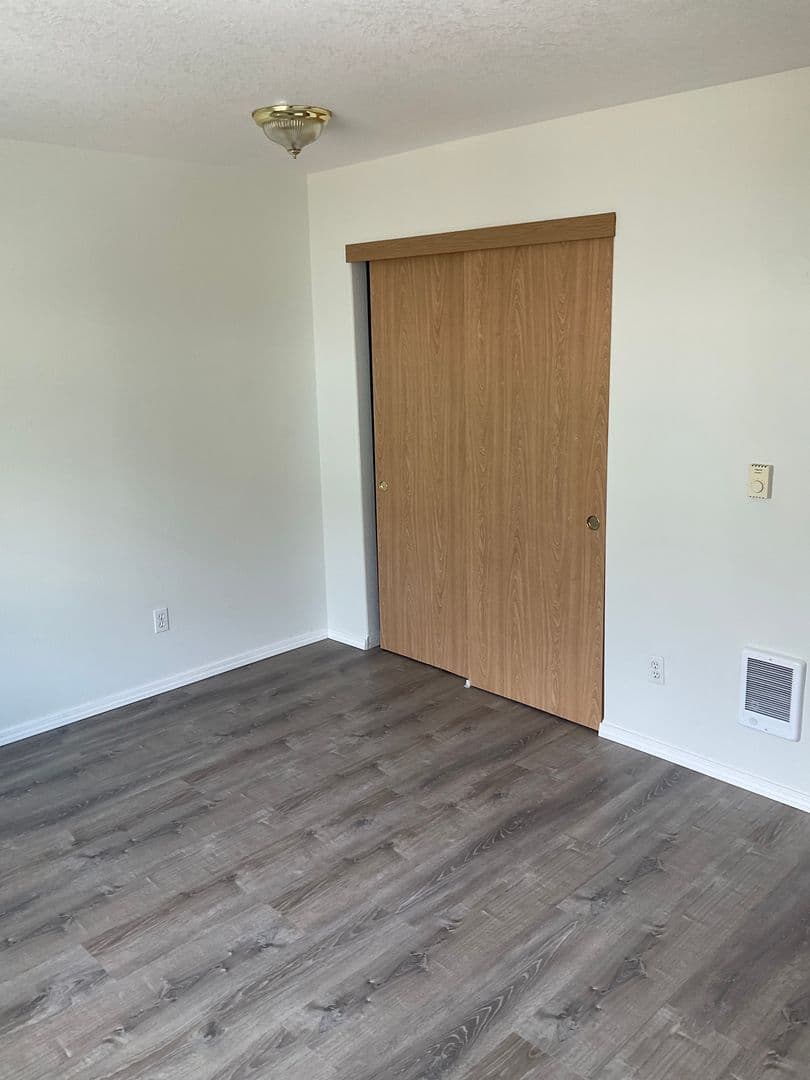 Portland Apartment: 110 & 114 SE 146th Ave.