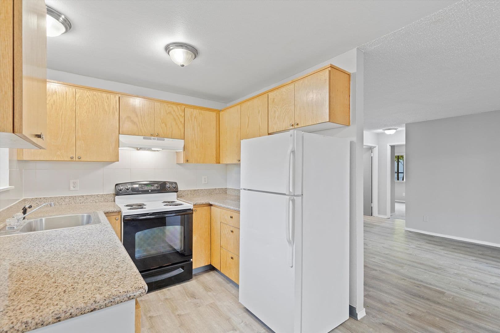 Portland Apartment: 13801-13865 SE Stark