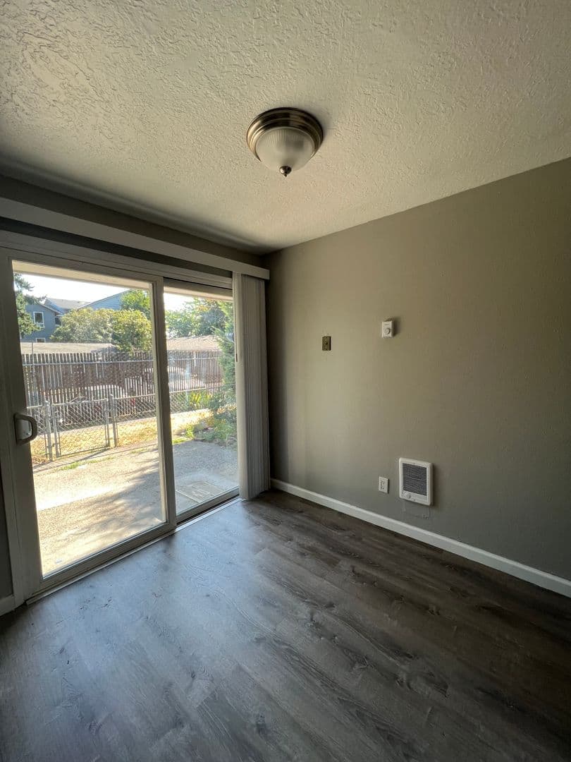 Portland Apartment: 14808-14932 E Burnside St.