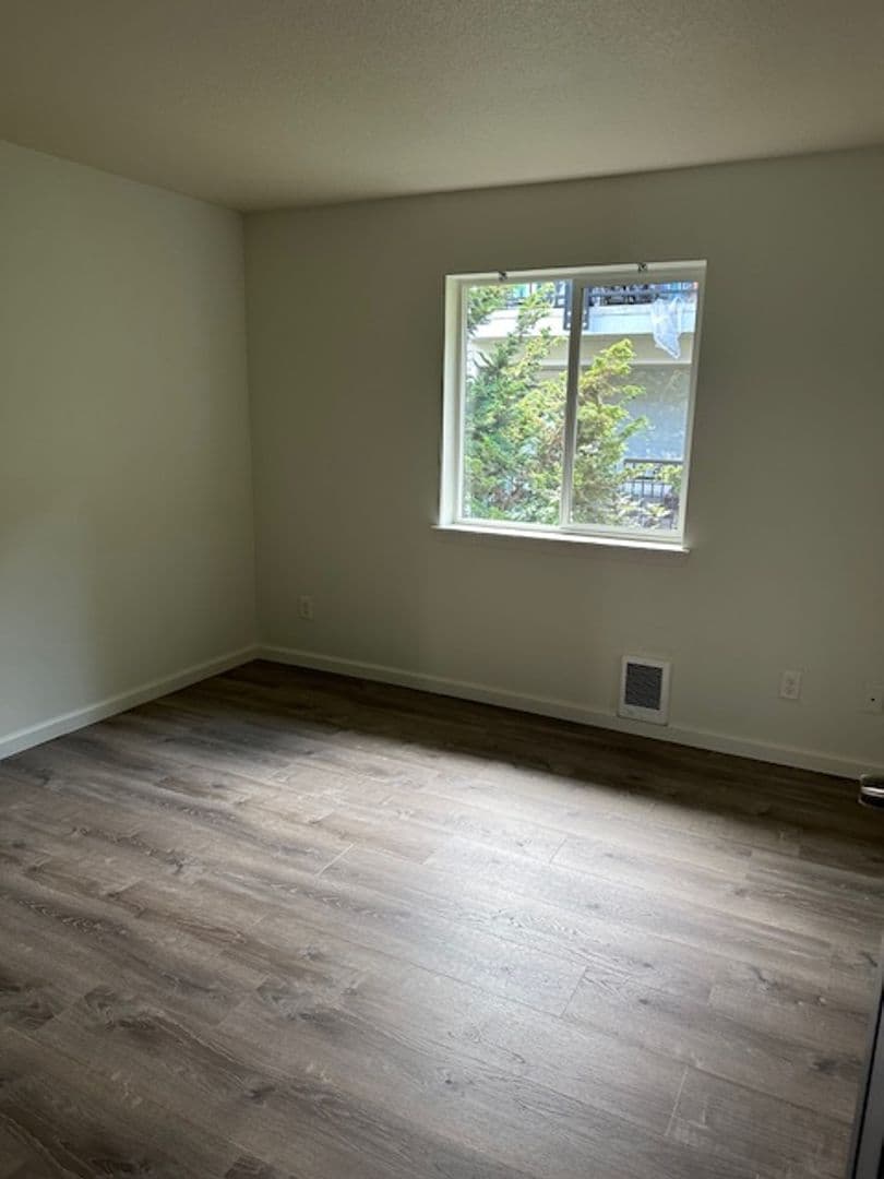 Portland Apartment: 12026 SE Ash St