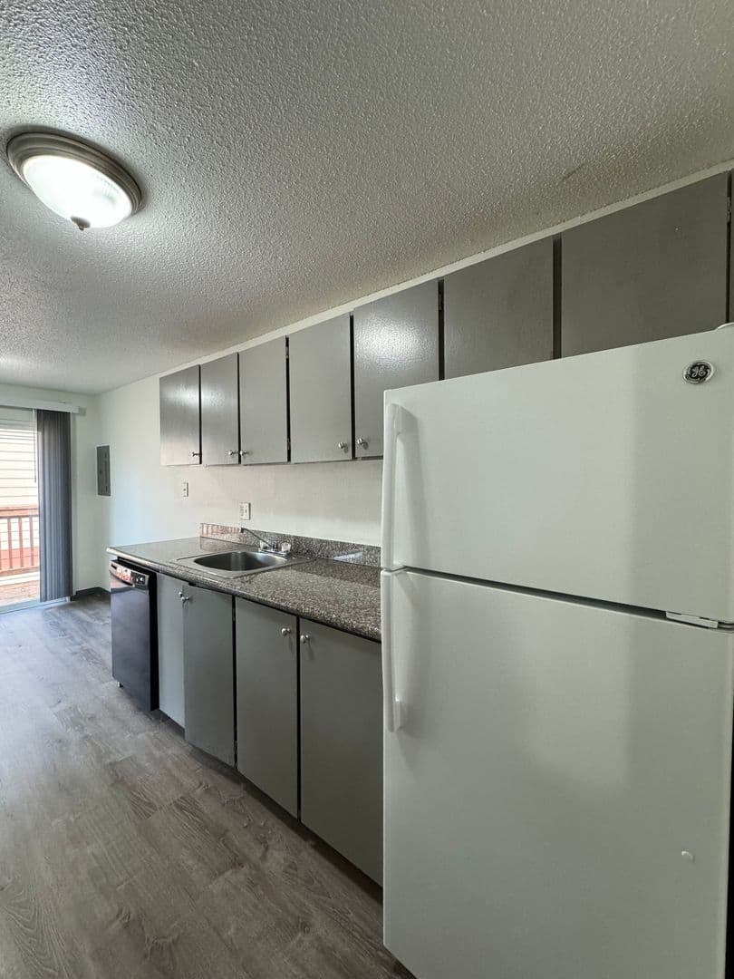 Portland Apartment: 621 NE 162nd