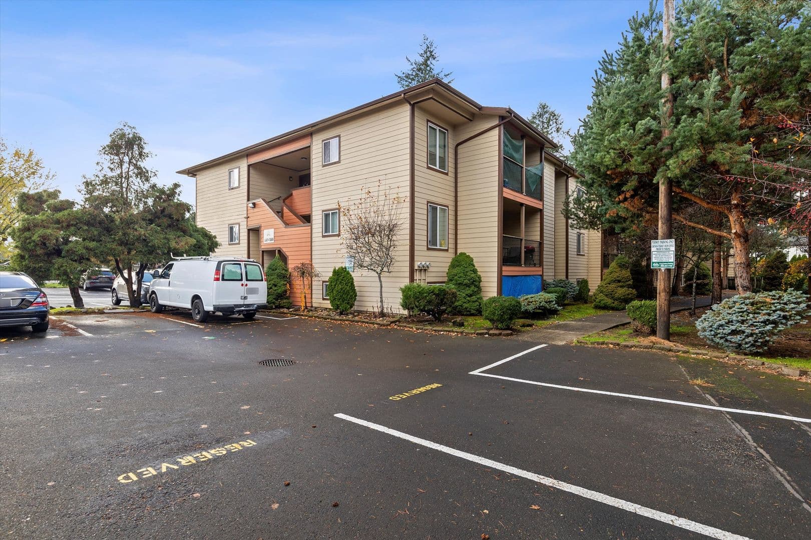 Portland Apartment: 13801-13865 SE Stark
