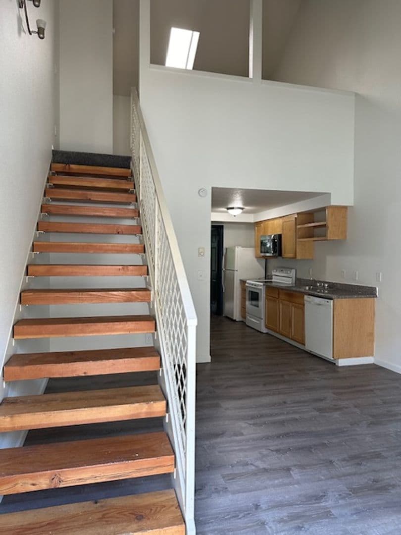Portland Apartment: 12026 SE Ash St