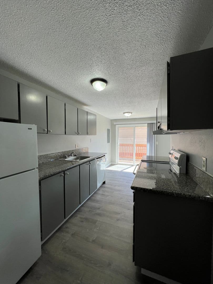 Portland Apartment: 621 NE 162nd