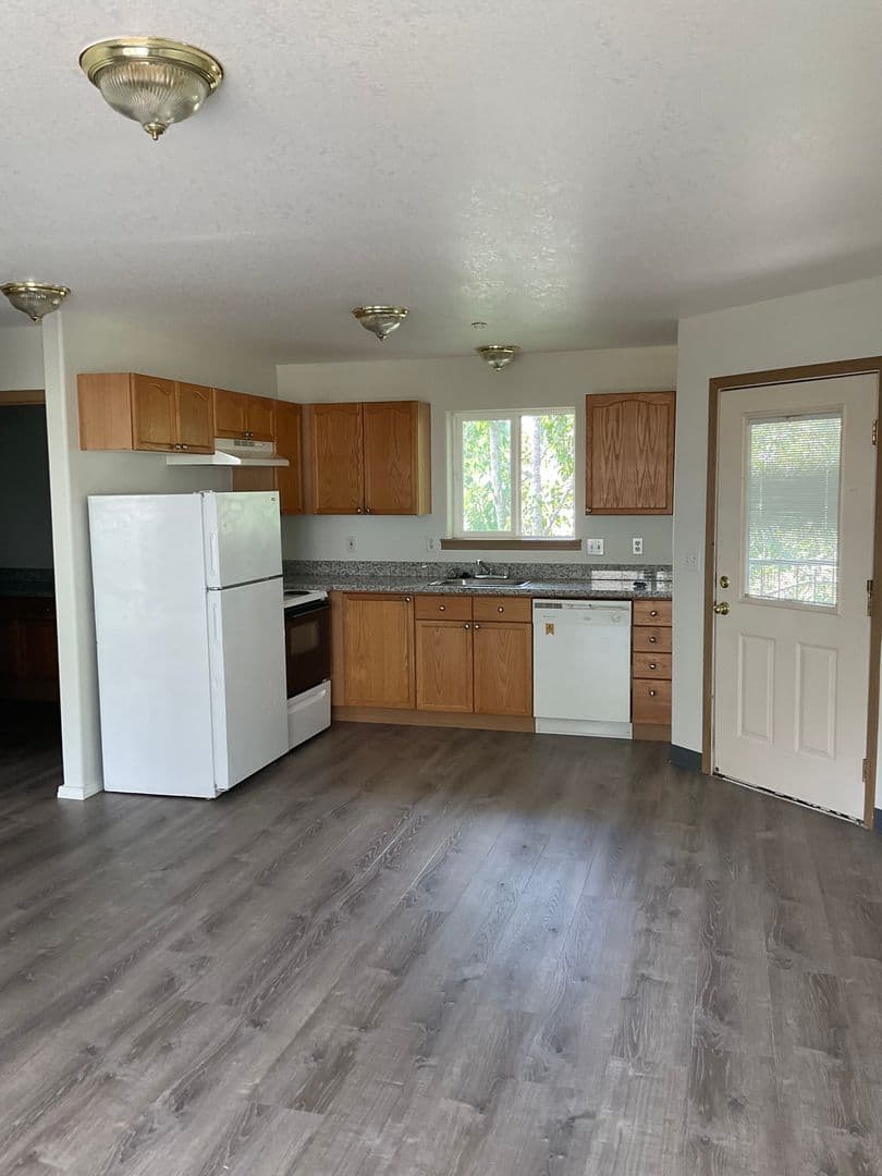 Portland Apartment: 110 & 114 SE 146th Ave.