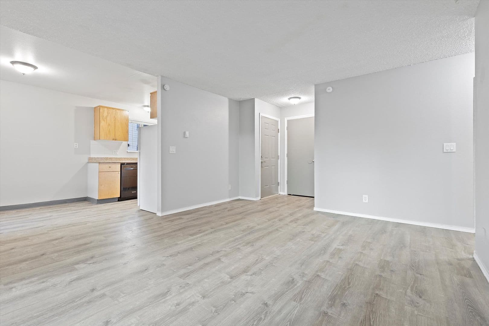 Portland Apartment: 13801-13865 SE Stark