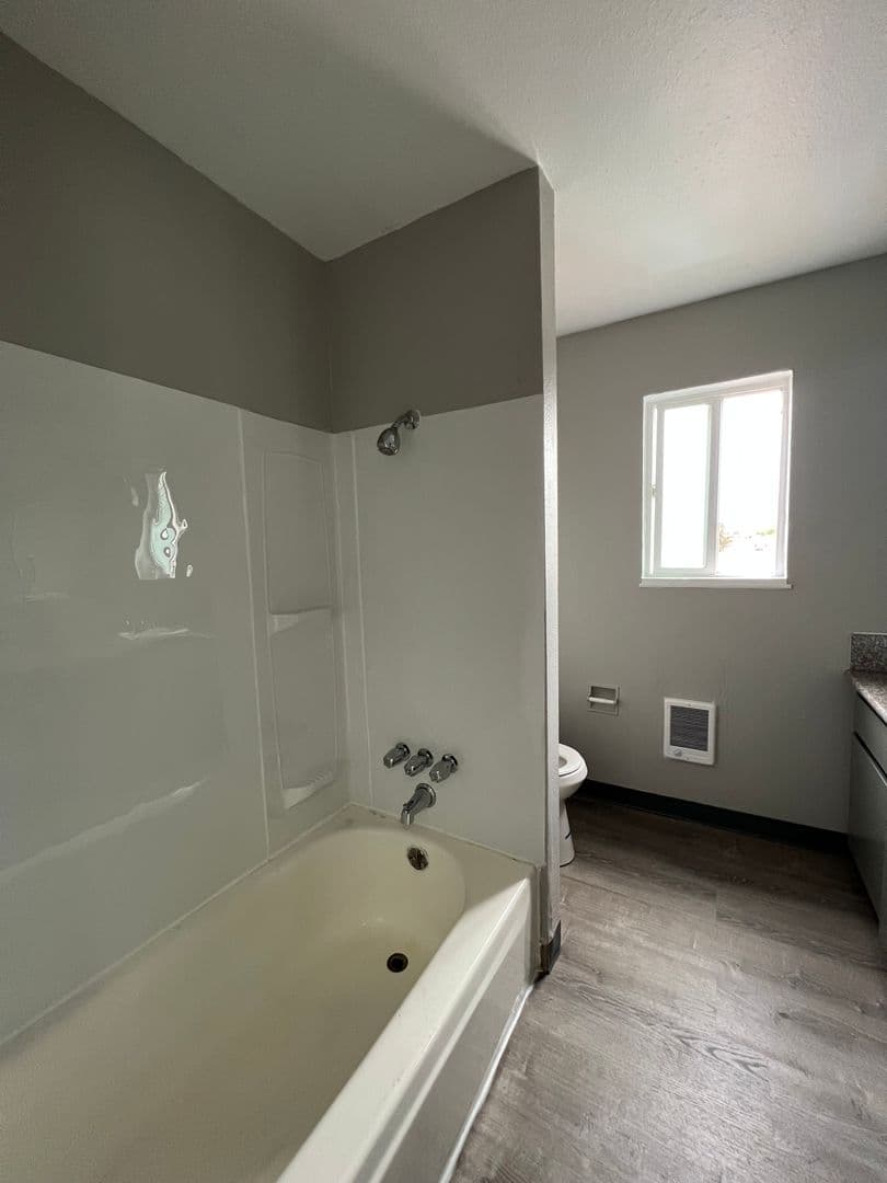 Portland Apartment: 635-741 SE 182nd