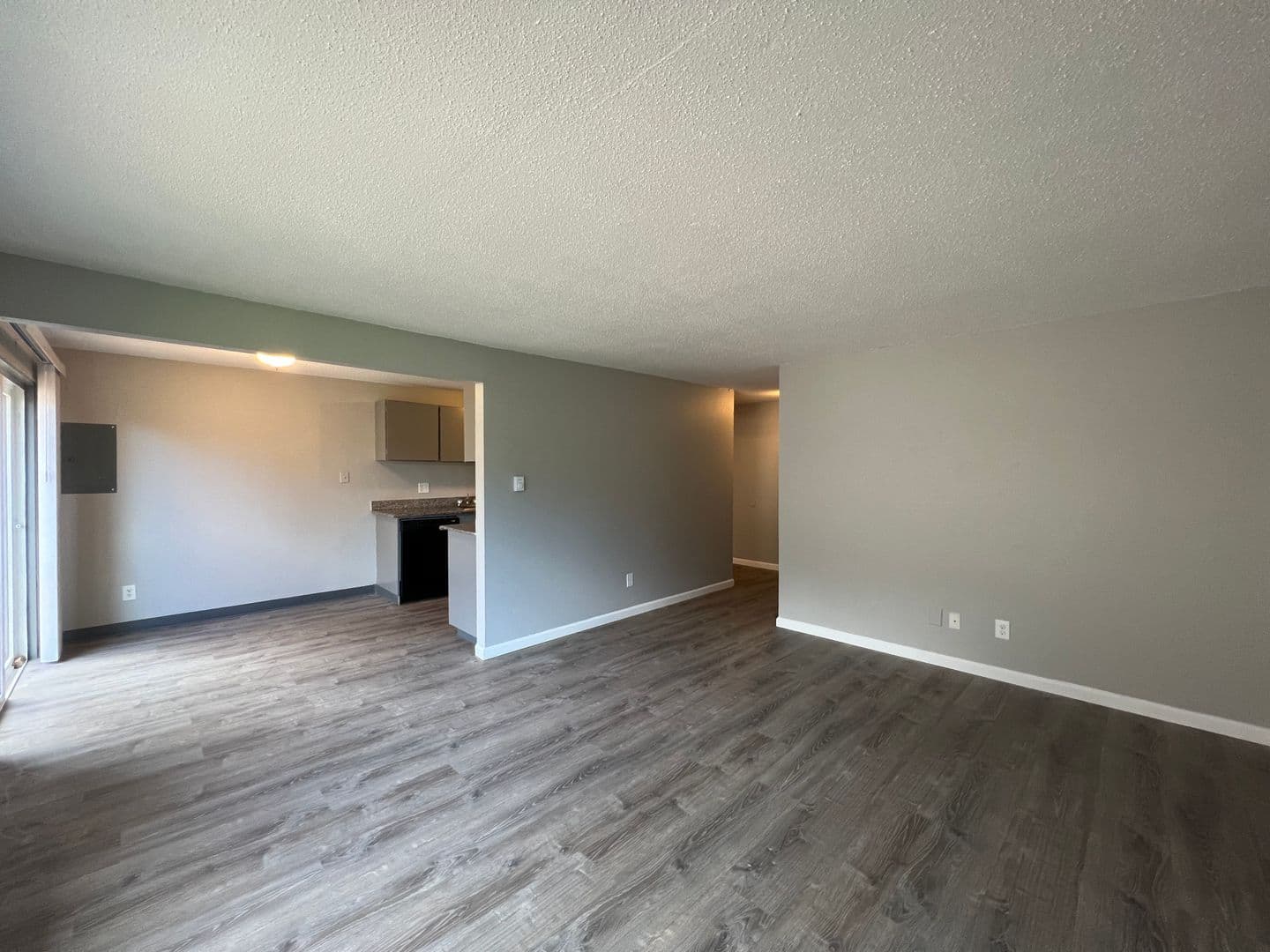 Portland Apartment: 621 NE 162nd