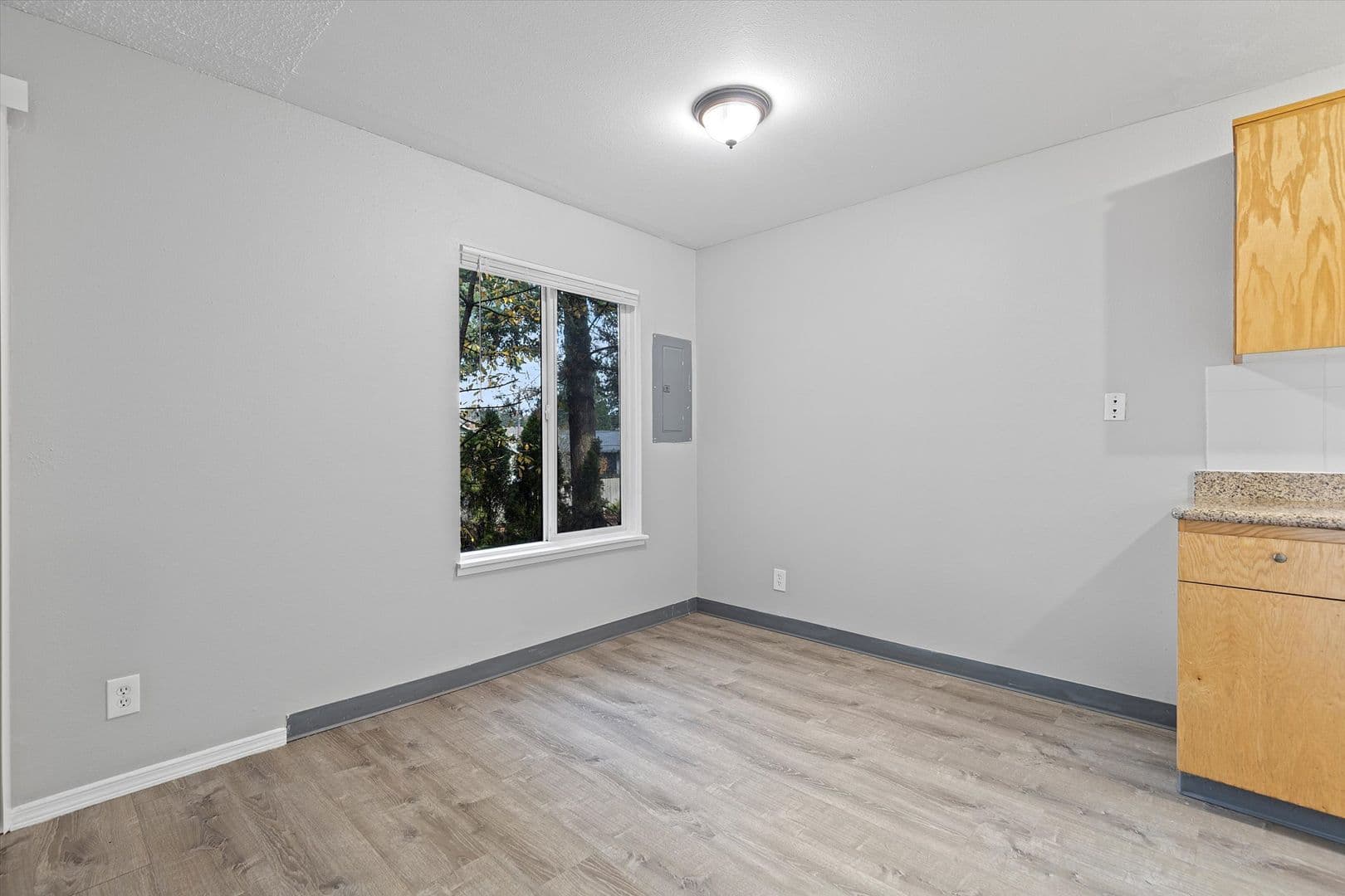 Portland Apartment: 13801-13865 SE Stark