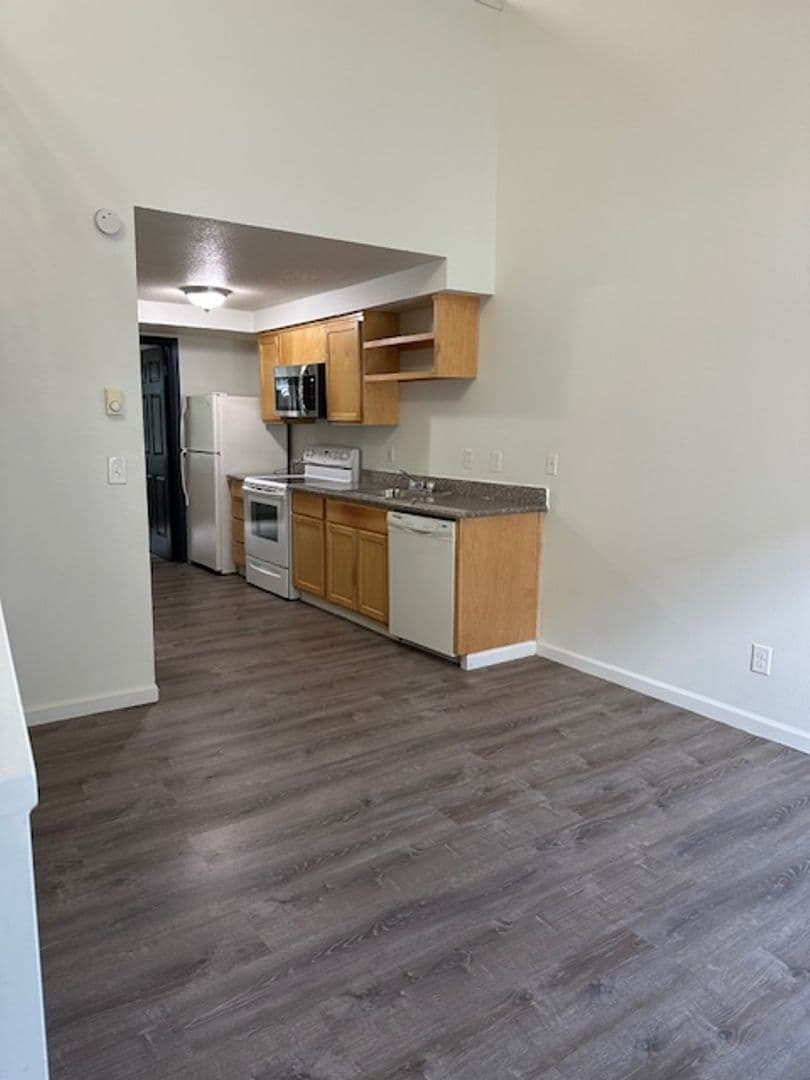Portland Apartment: 12026 SE Ash St