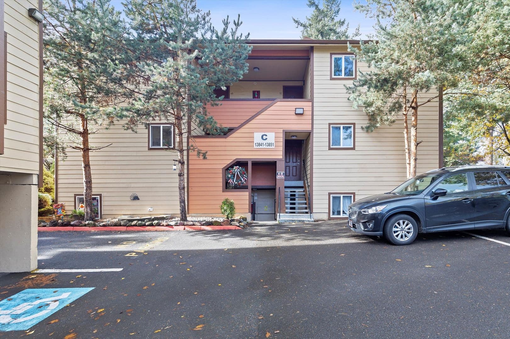 Portland Apartment: 13801-13865 SE Stark
