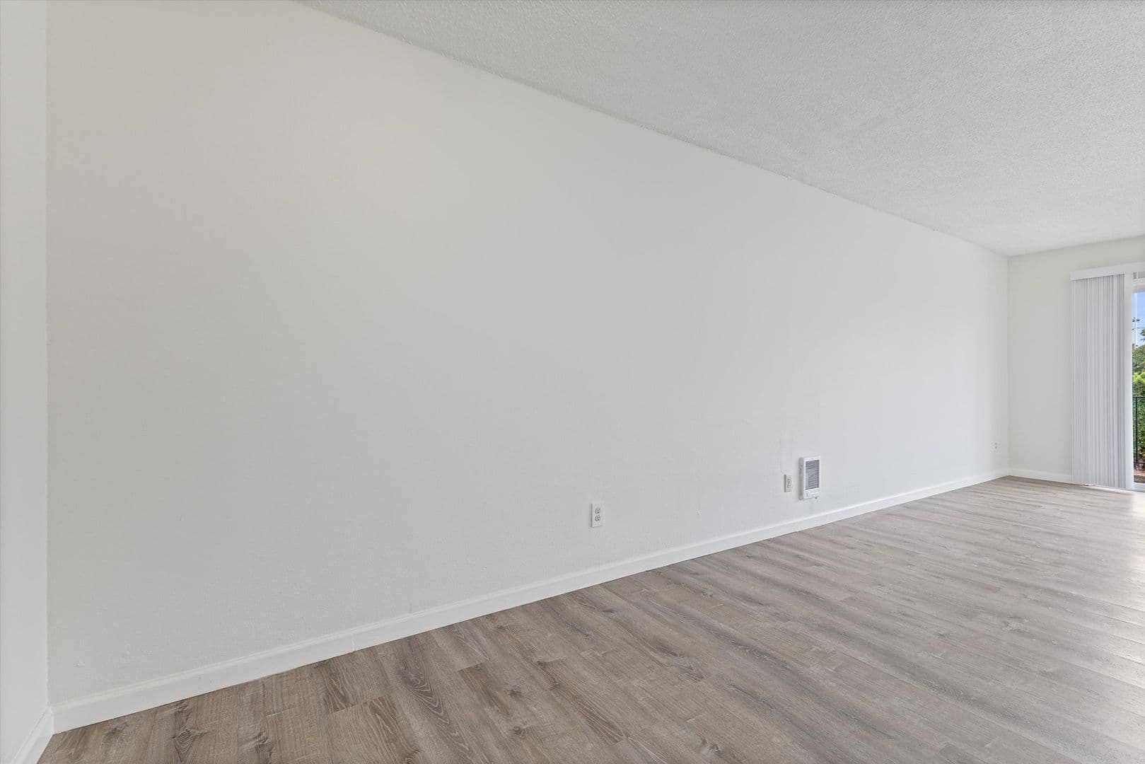 Portland Apartment: 16124 SE Alder St.