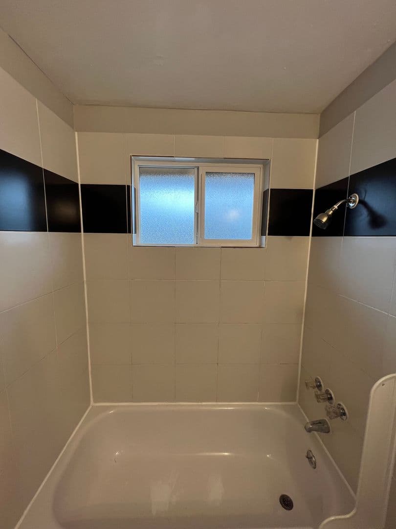 Portland Apartment: 203 SE 162nd