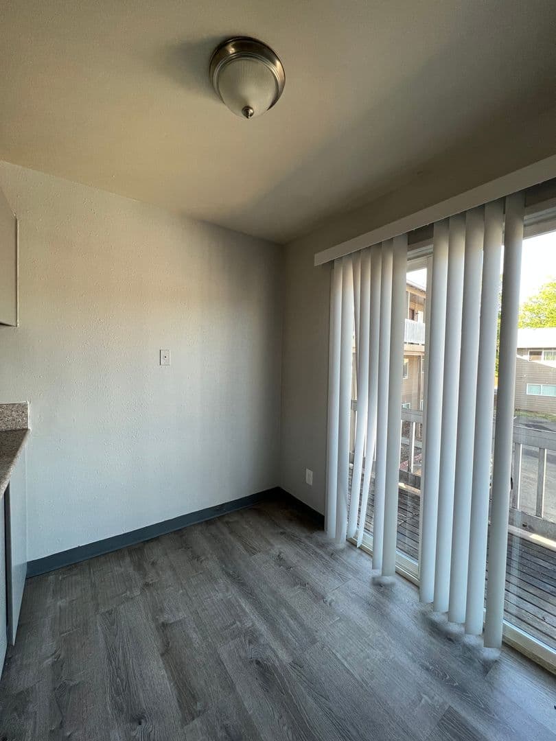 Portland Apartment: 635-741 SE 182nd