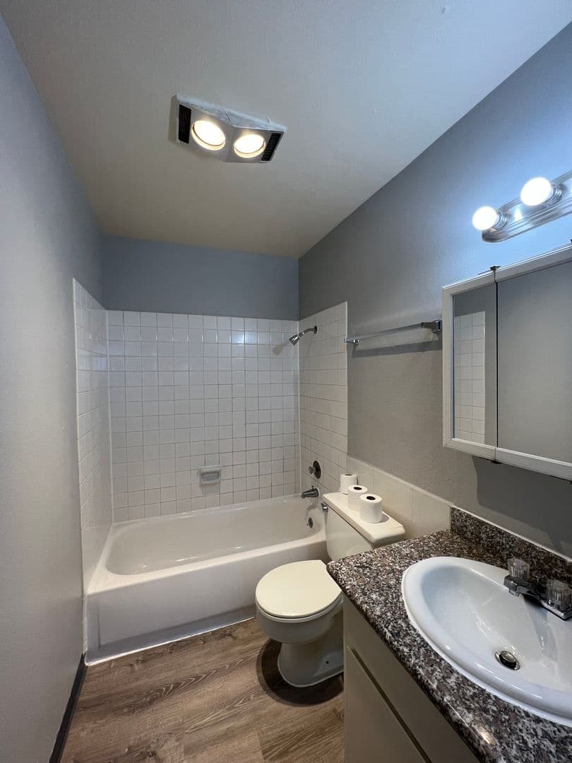 Portland Apartment: 16124 SE Alder St.