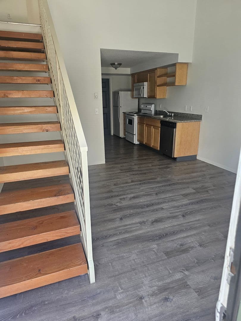 Portland Apartment: 12026 SE Ash St