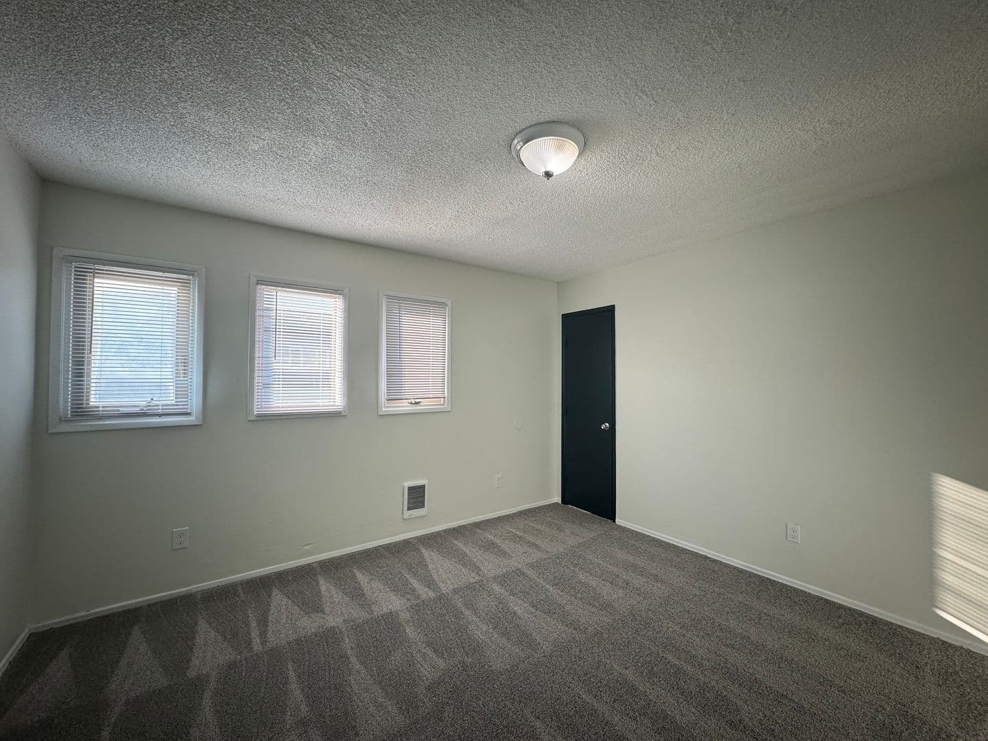 Portland Apartment: 10329 NE Prescott St.