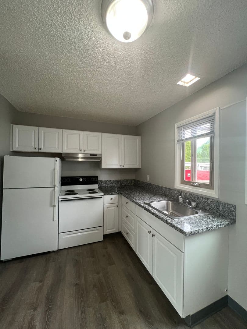 Portland Apartment: 10329 NE Prescott St.