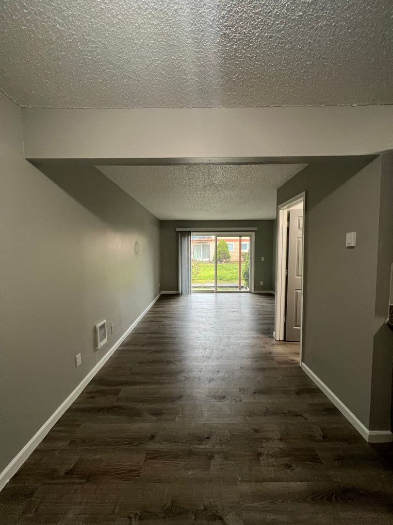 Portland Apartment: 16124 SE Alder St.