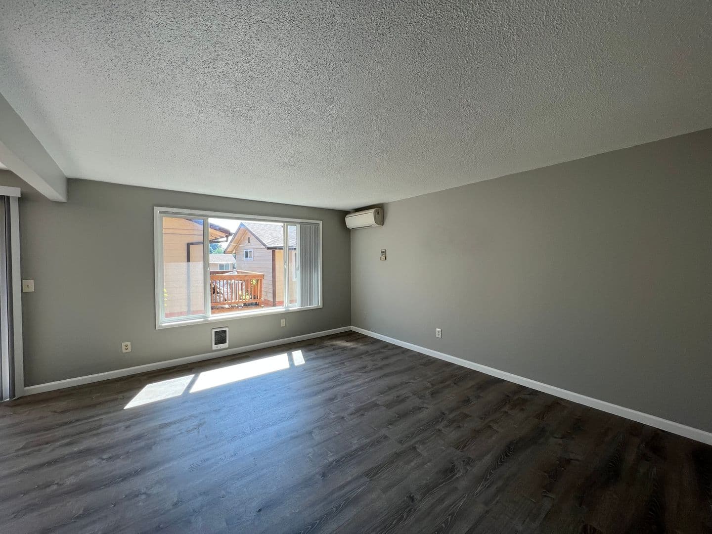 Portland Apartment: 621 NE 162nd