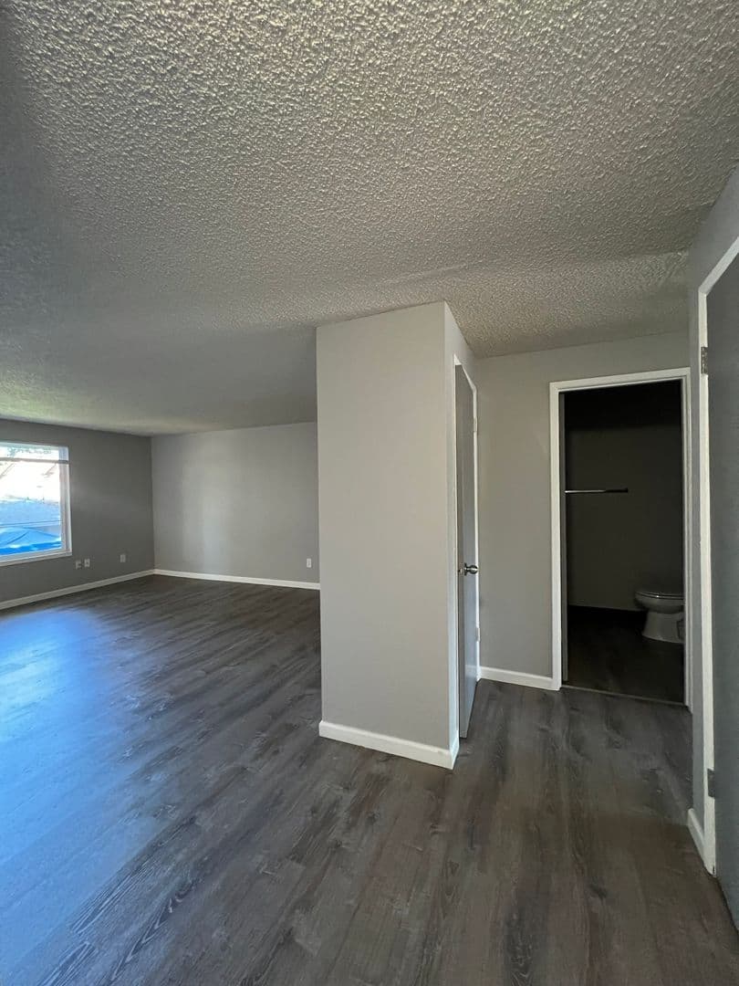 Portland Apartment: 17439 SE Stark St