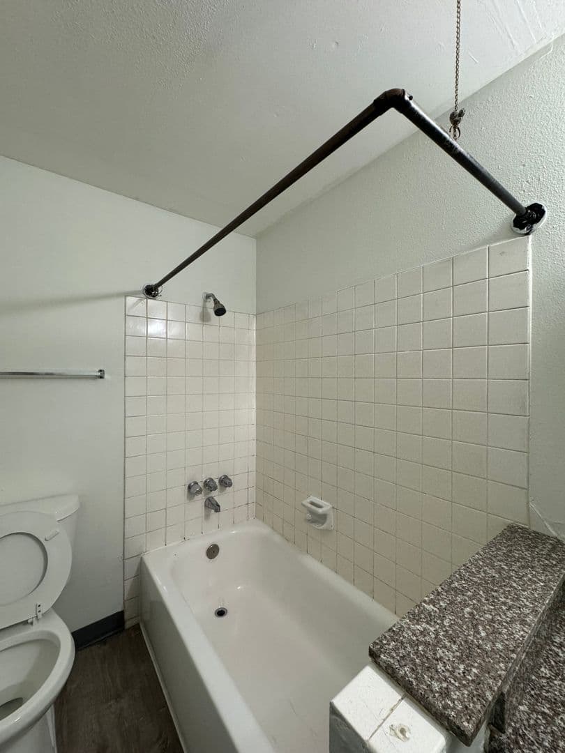 Portland Apartment: 621 NE 162nd
