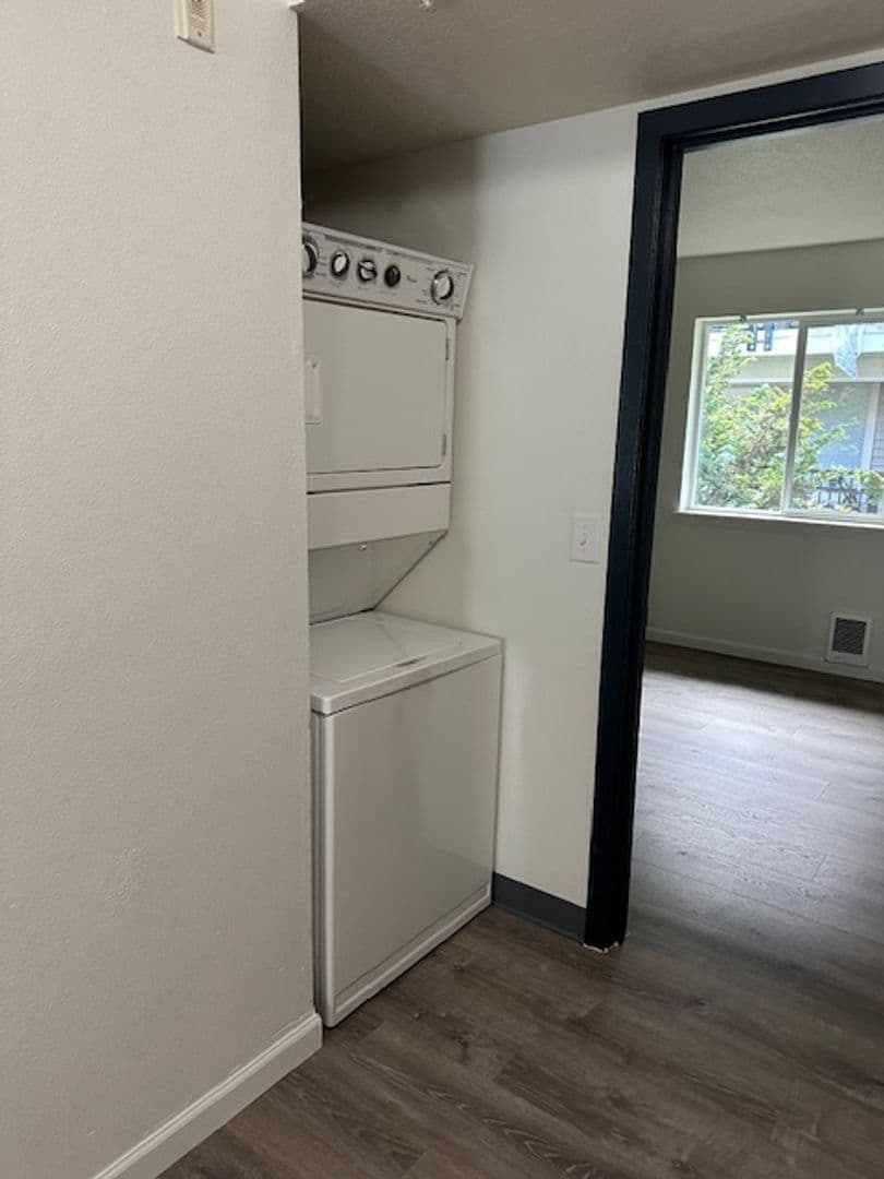 Portland Apartment: 12026 SE Ash St
