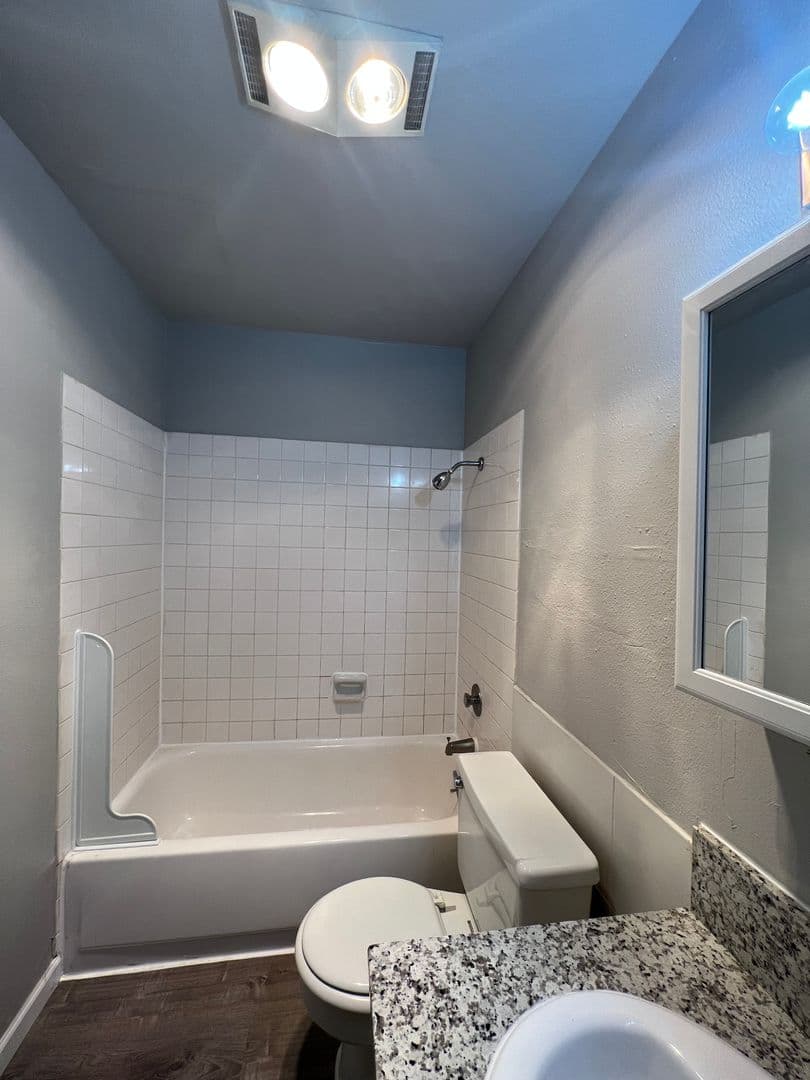 Portland Apartment: 16124 SE Alder St.