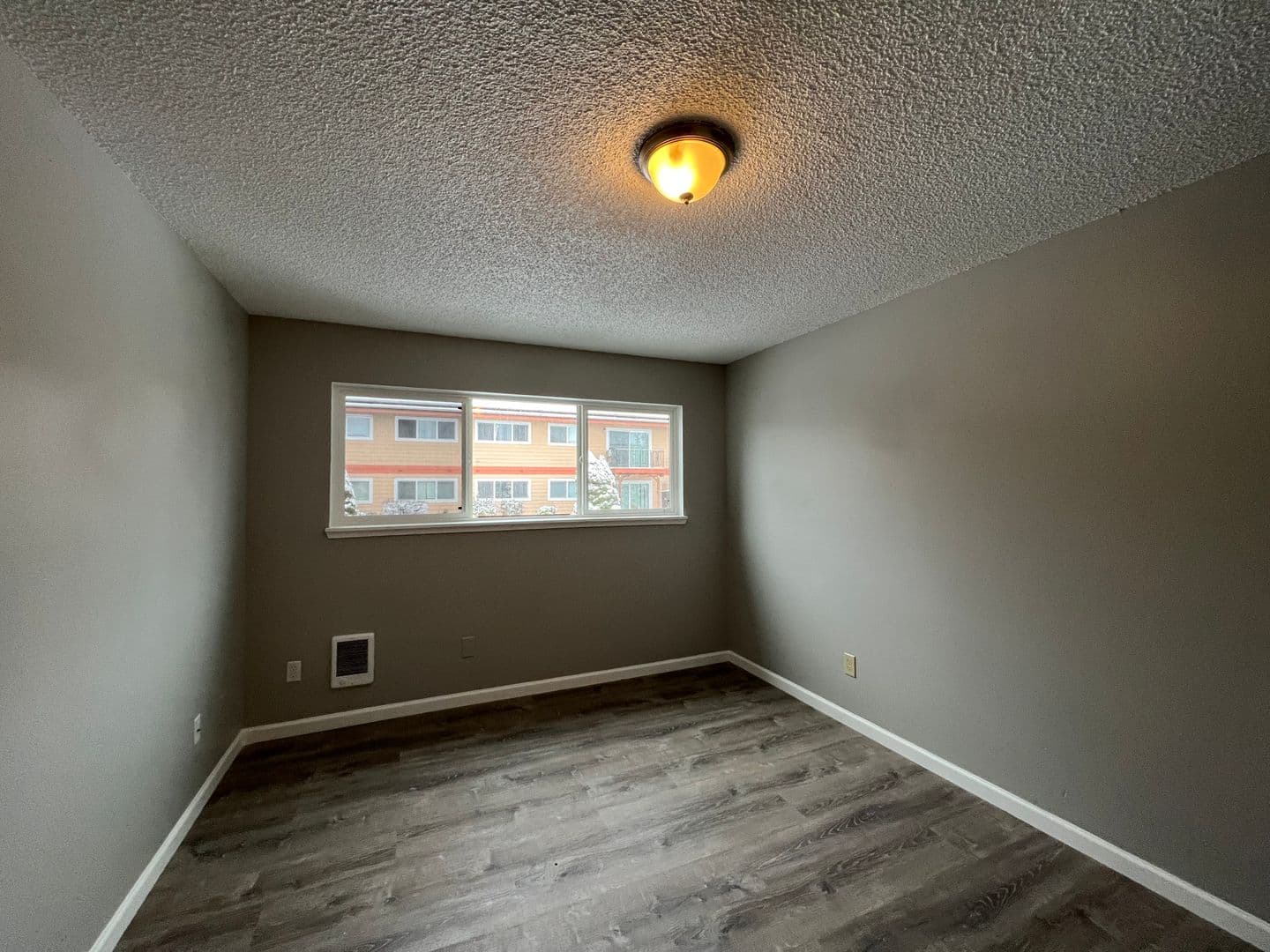 Portland Apartment: 16124 SE Alder St.