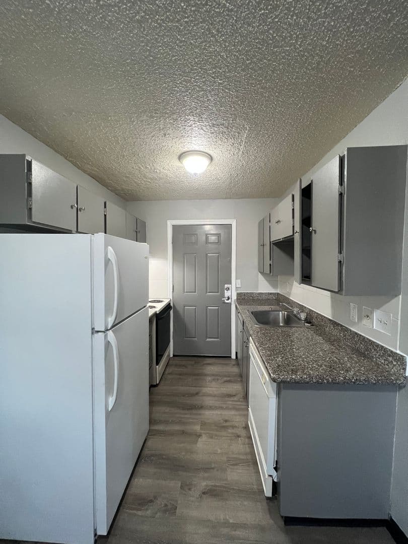 Portland Apartment: 16124 SE Alder St.