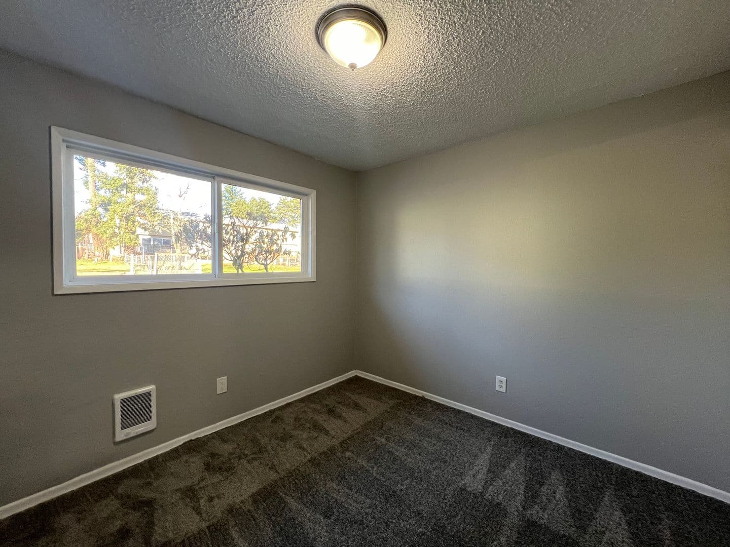 Portland Apartment: 166 NE 162nd