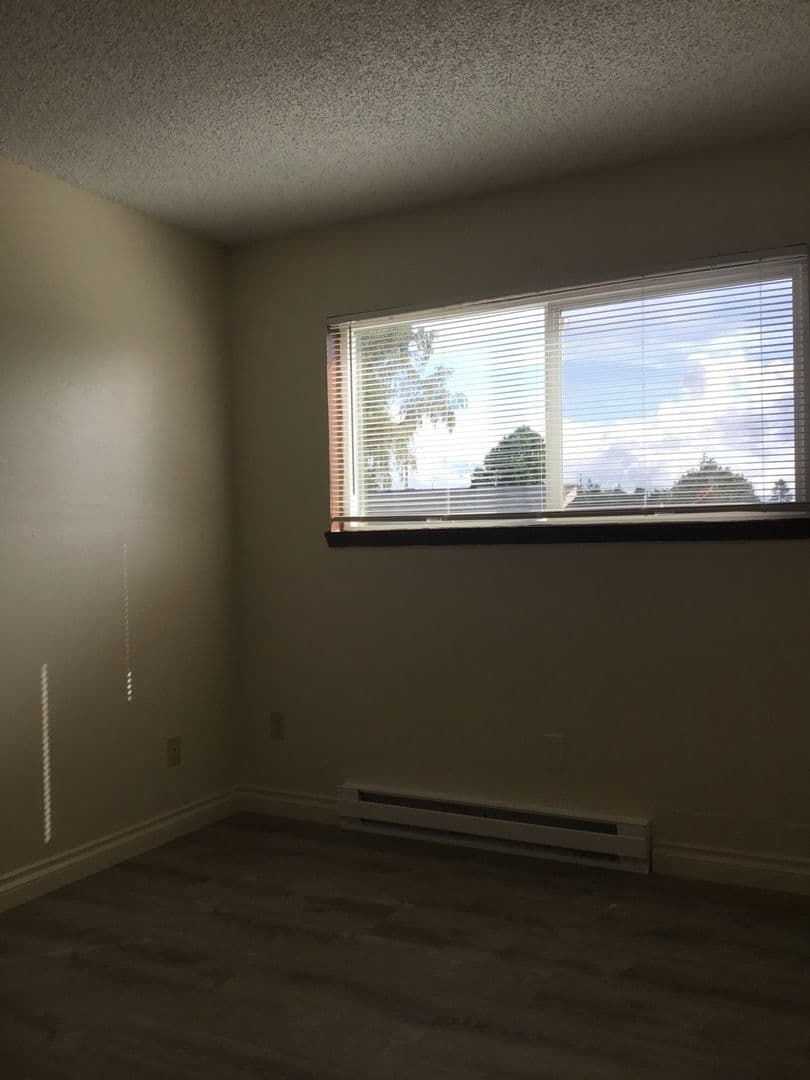 Portland Apartment: 16124 SE Alder St.