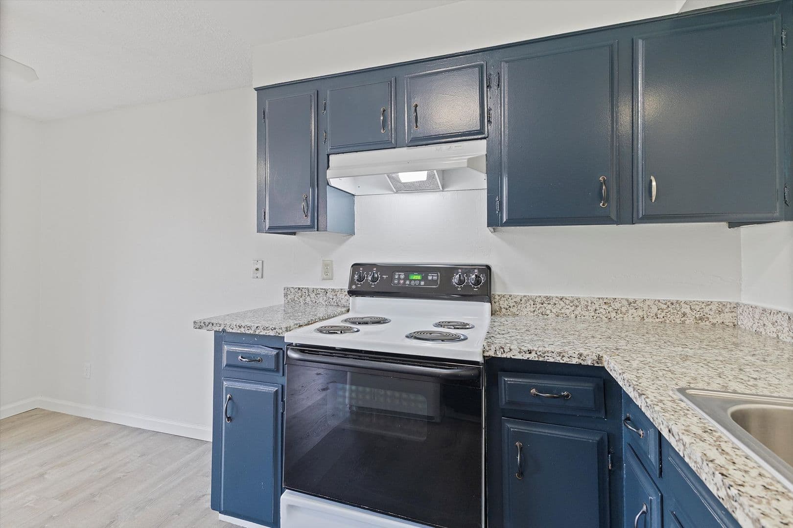 Portland Apartment: 10325 NE Hancock St.