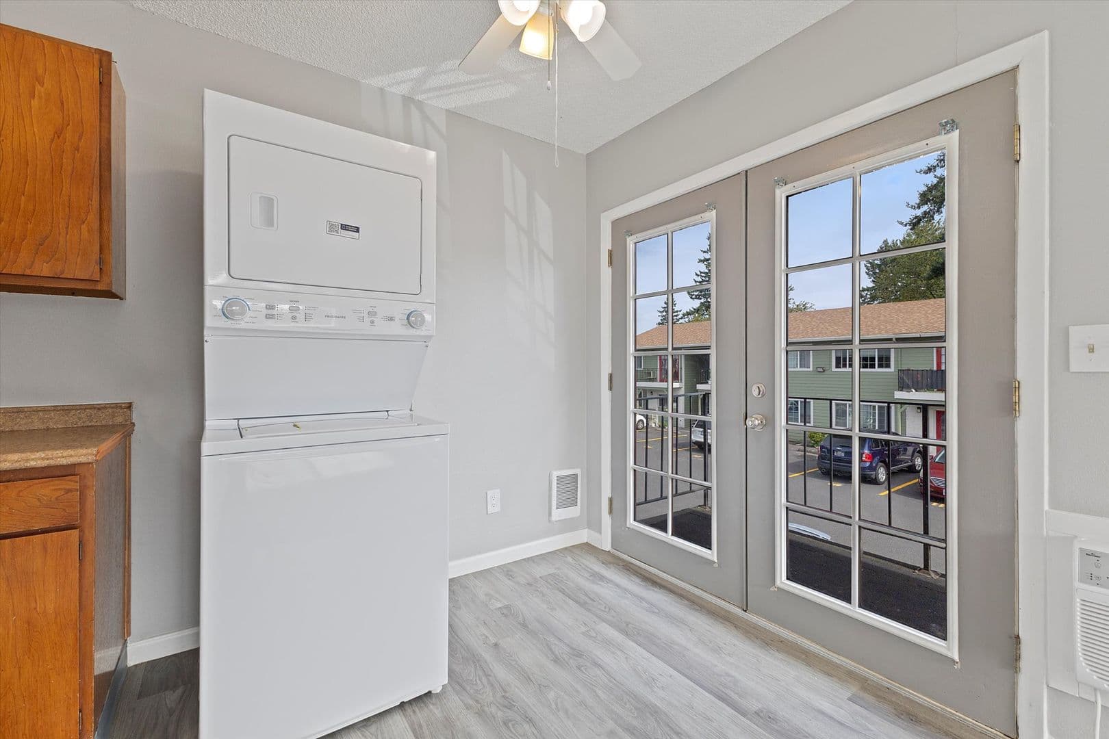Portland Apartment: 14021 SE Stark