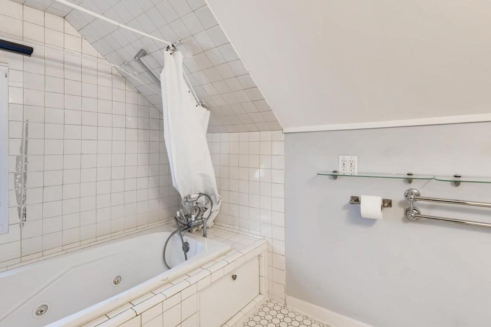 Minneapolis House: 1044 22nd Ave SE