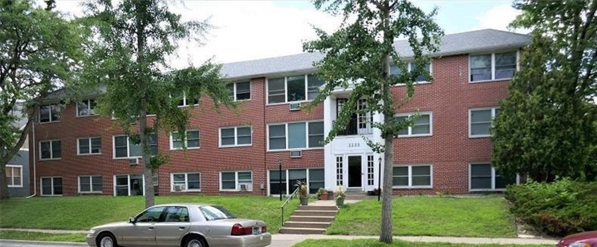 Minneapolis Apartment: 3200 Emerson Ave S