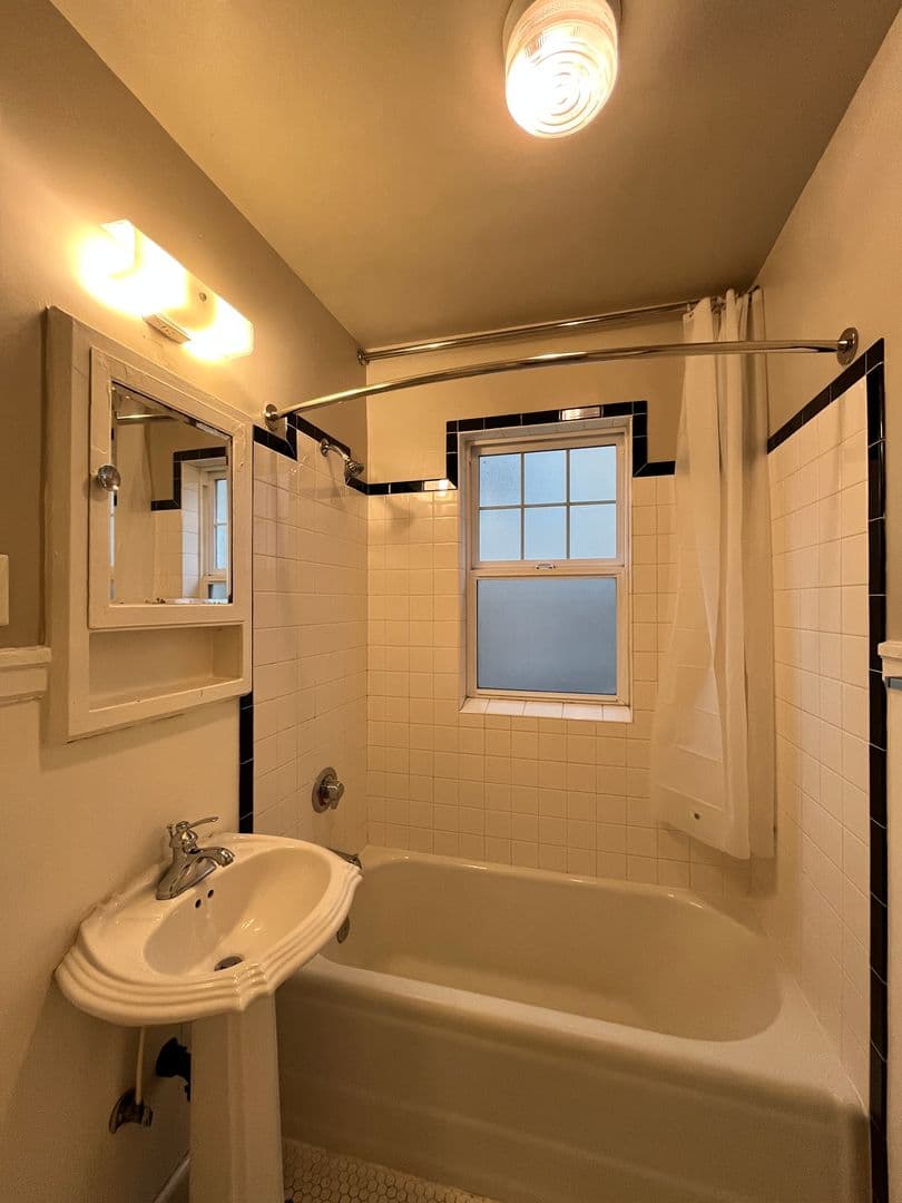 Portland Apartment: 1410 SE Belmont St