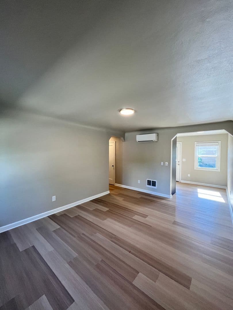 Portland Apartment: 7869-7879 SE Milwaukie Ave