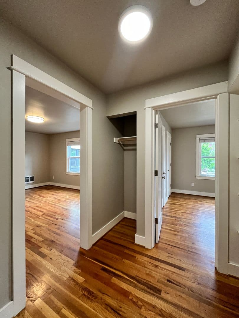 Portland Apartment: 1535 SE 29th Ave