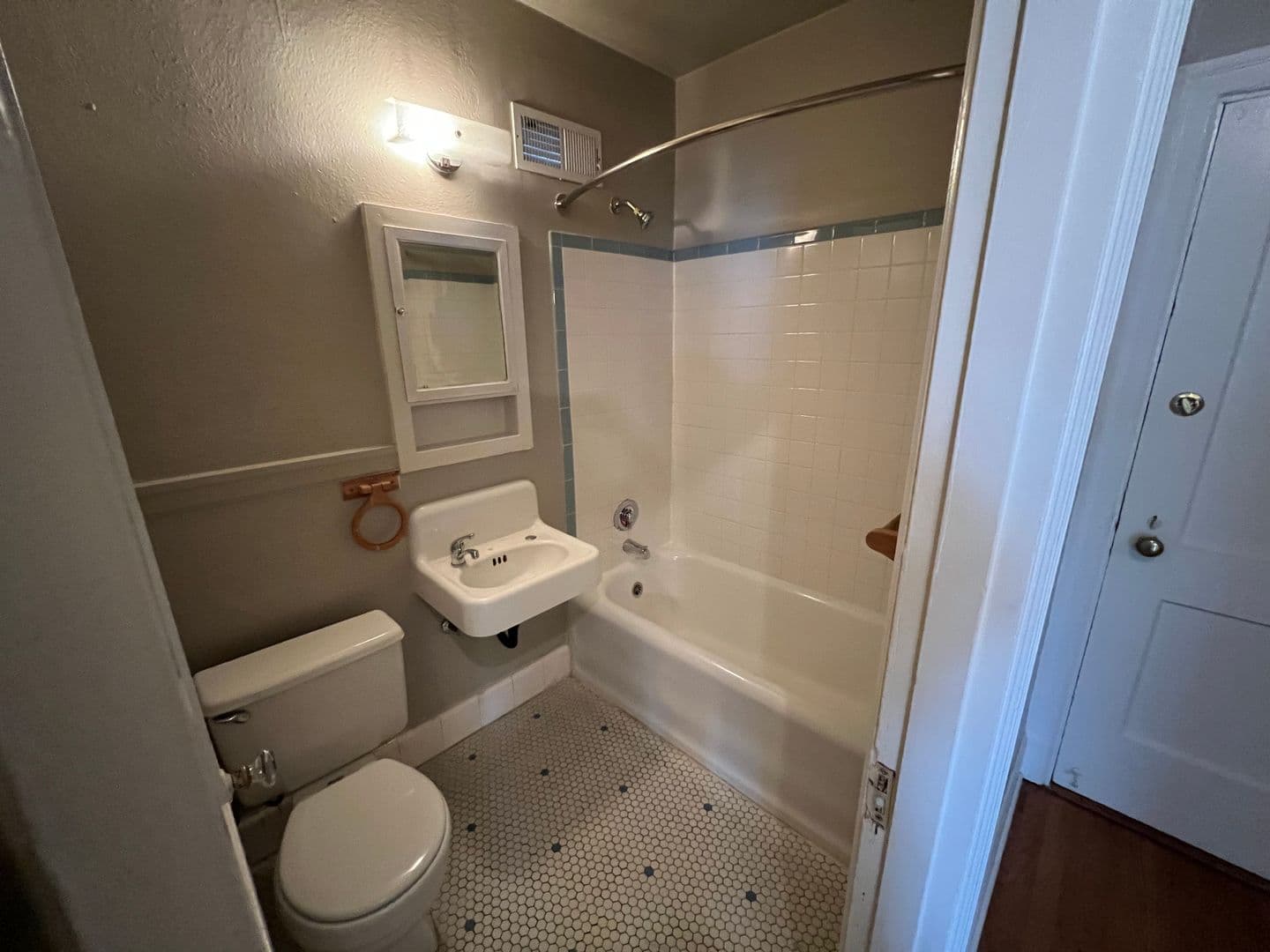 Portland Apartment: 1611 SE Belmont St