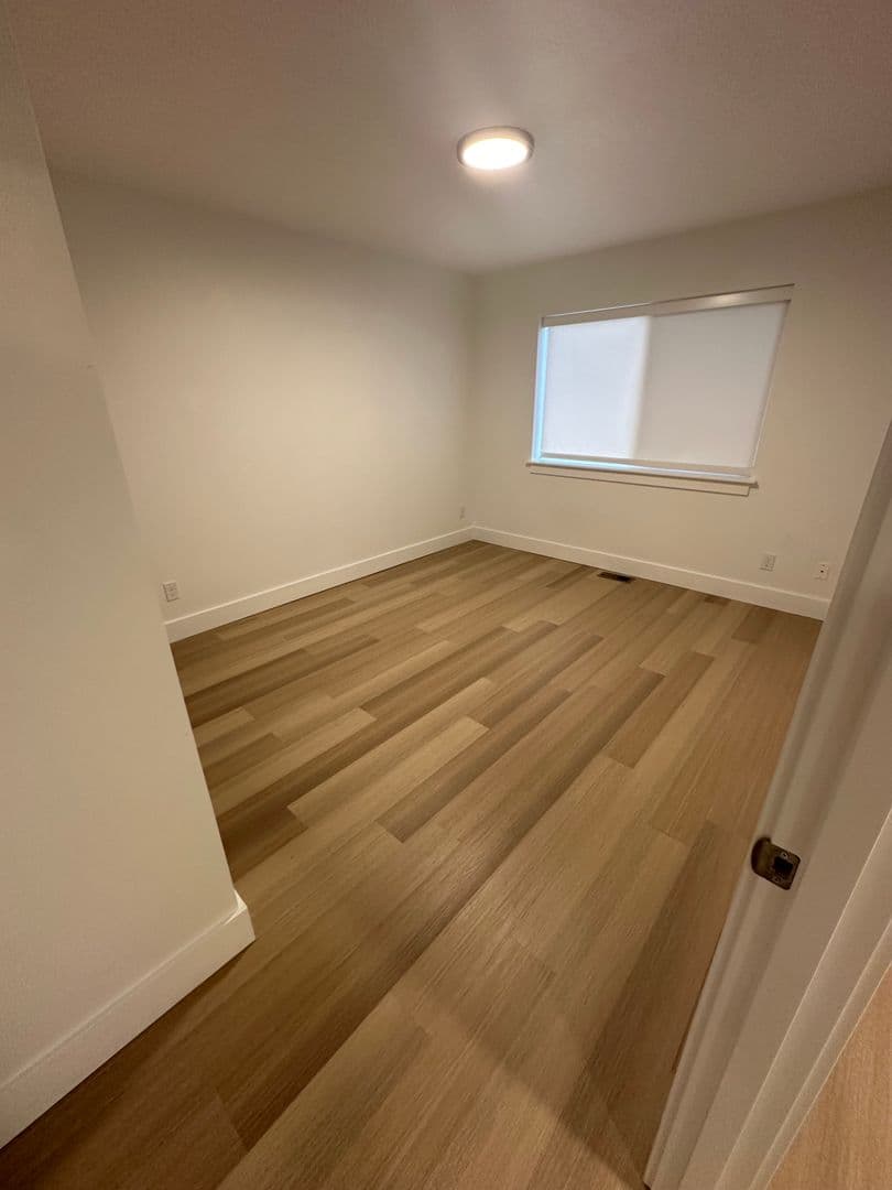 The Dalles Apartment: 1312 W 10th St