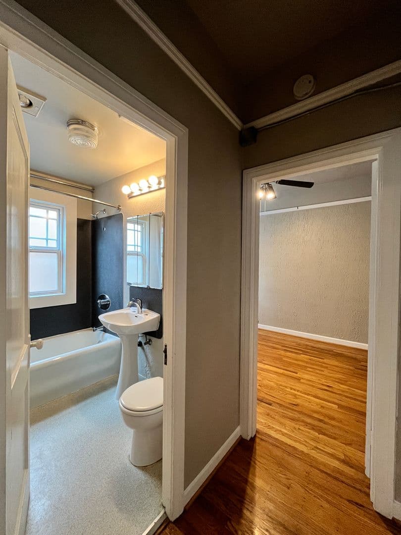 Portland Apartment: 1431 NE 21st Ave