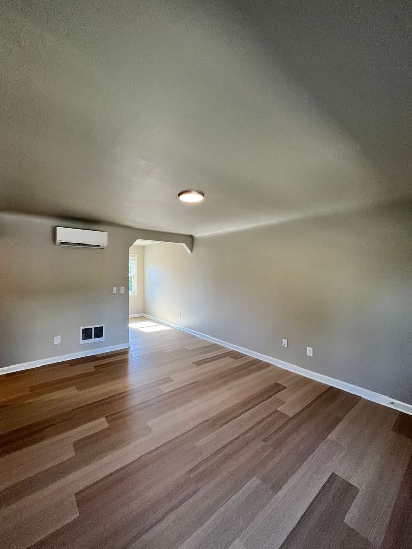 Portland Apartment: 7869-7879 SE Milwaukie Ave