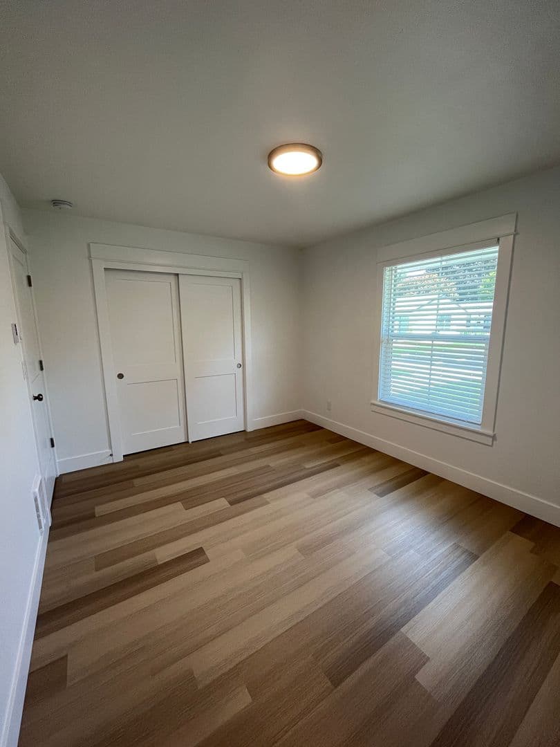Milwaukie Apartment: 3405 SE Harvey St